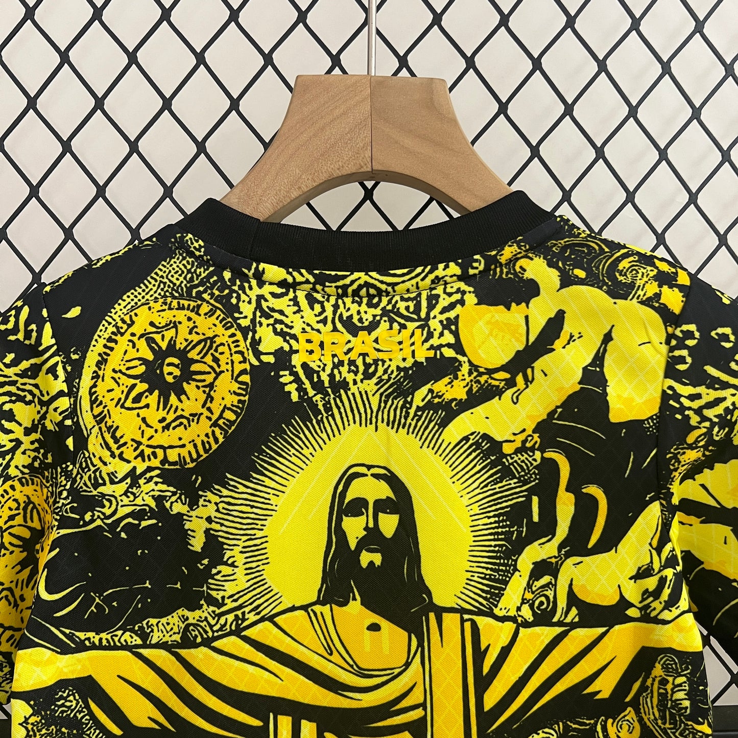 Camiseta de Brasil 2024 Edición especial Cristo Niños/ Kids Dorada